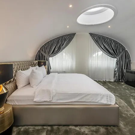 St Palace 4*